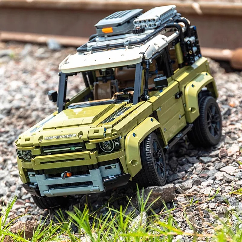 2573PCS 1:8 Technical Defender – обзор и цена Heavy Equipment Lego